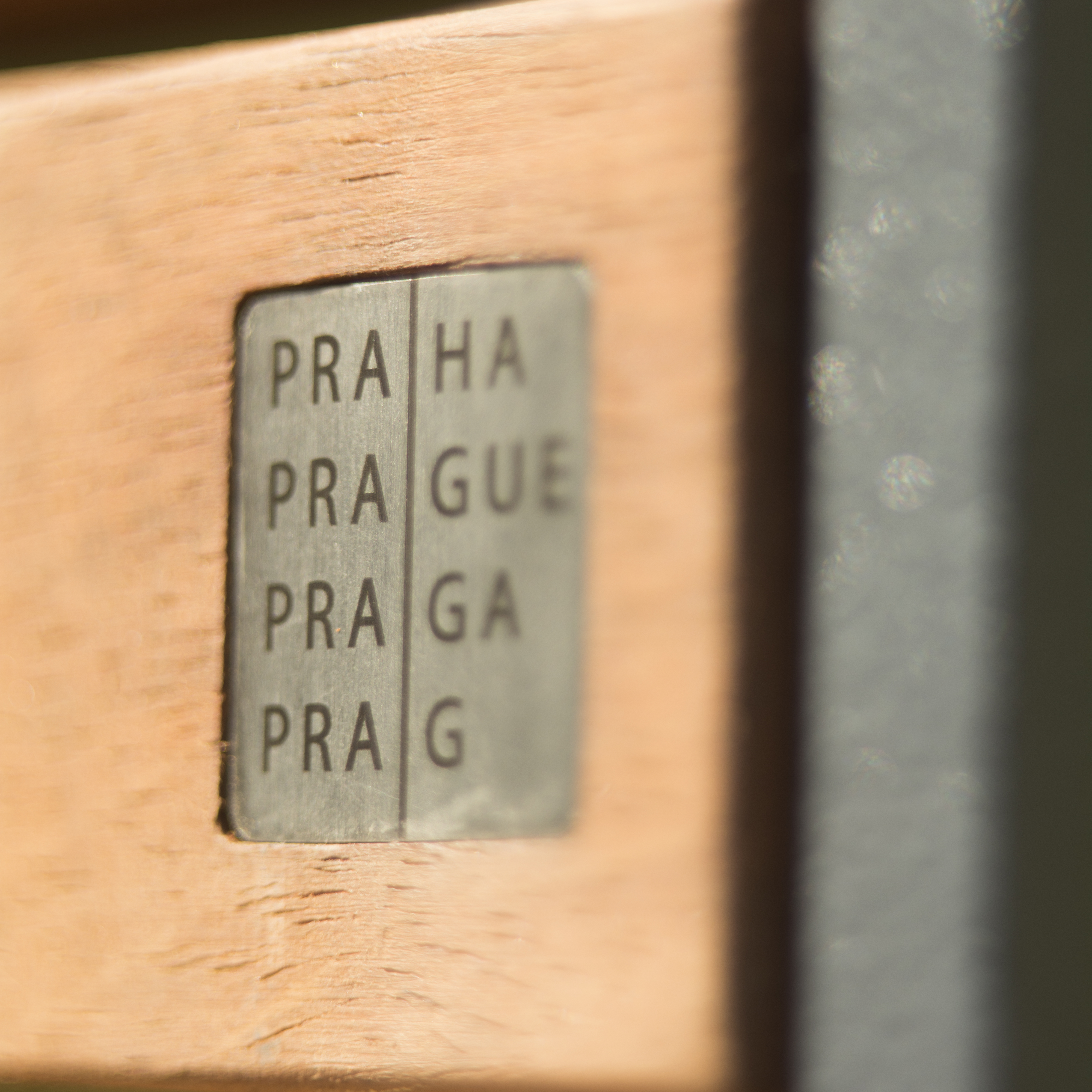 Po letních prázdninách je již známa nová podoba laviček pro Prahu